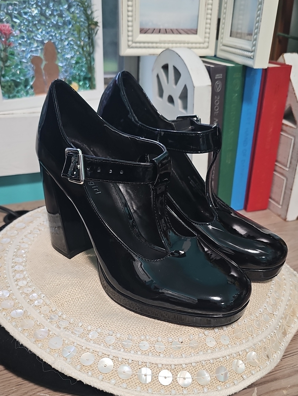 Steve MADDEN Black Patent T-Strap Block Heel MARYJANE Pumps size 8.5